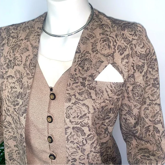 v i n t a g e :: Unique Romantic Victorian Blazer & Built In Vest - Picture 13 of 15